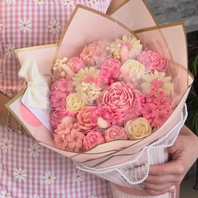 Why a Candle Bouquet Makes the Sweetest Gift